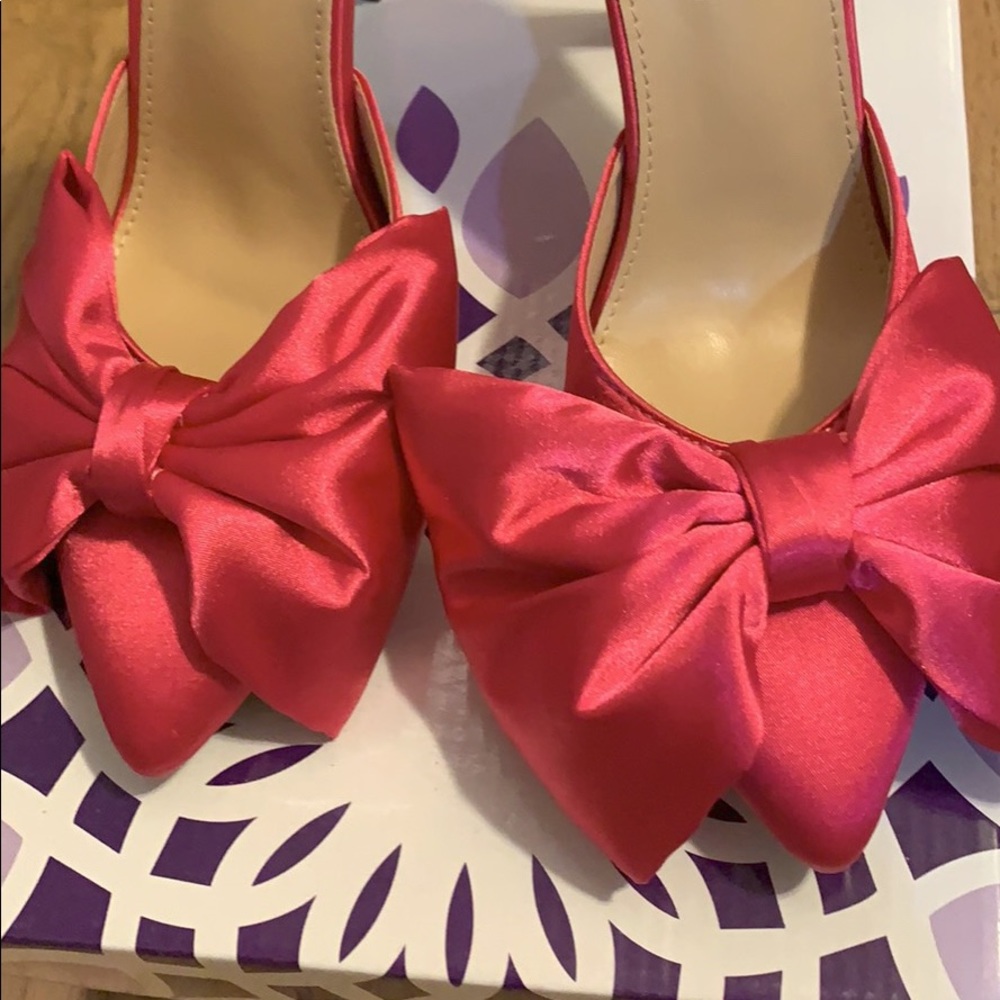 satin pumps